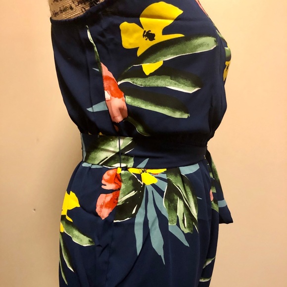 🍃1 LEFT M🎉3 for $20💕NWT Navy Trop Belted Romper - Picture 11 of 12